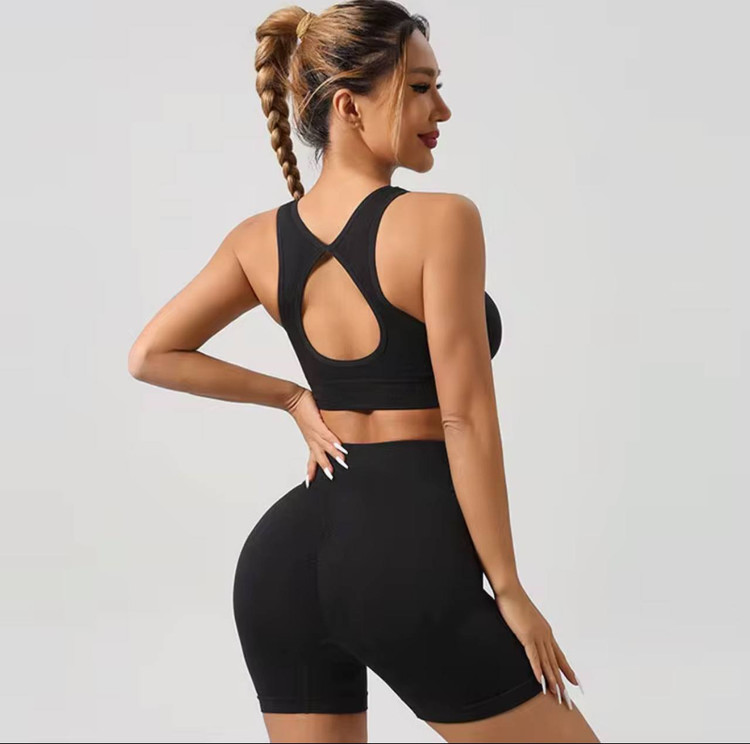 ست نیمتنه و شورتک ورزشی زنانه مدل سیملس سلولی کد 0556