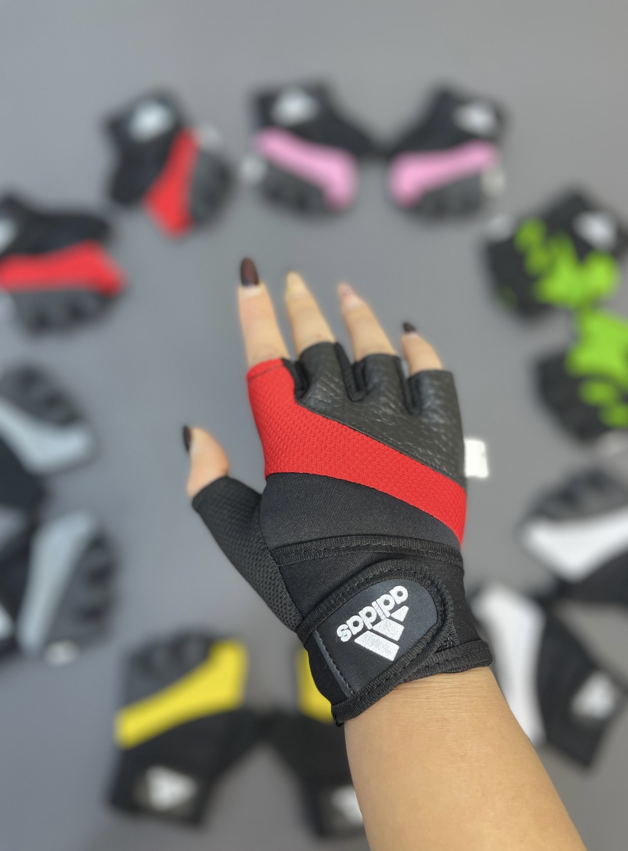 دستکش ورزشی زنانه مدل دو رنگ چسبی ادیداس کد 0337 Adidas
