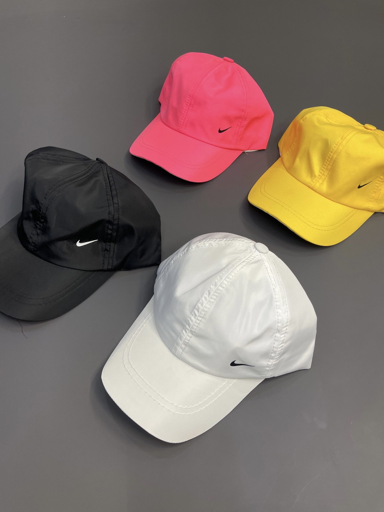کلاه اسپرت پشت چسبی جنس شمعی مدل نایک Nike کد 0312