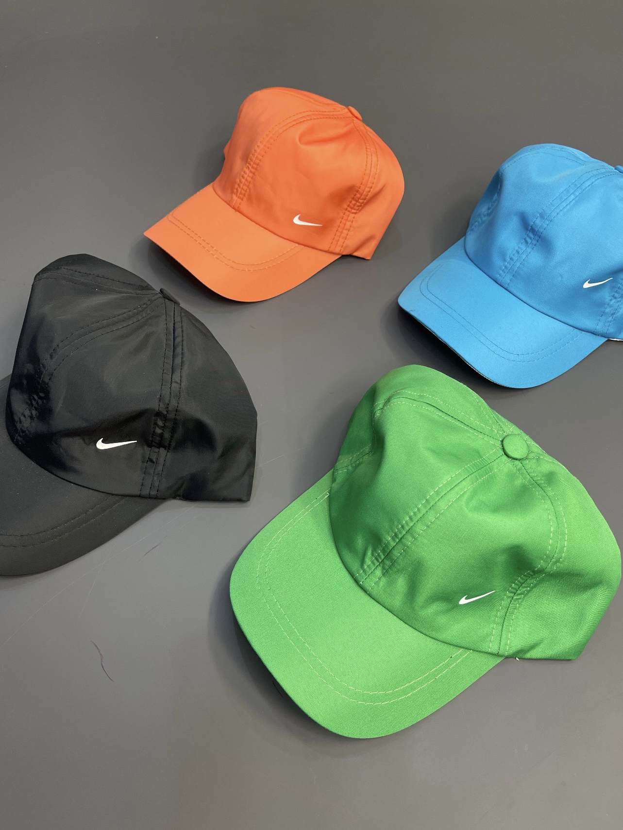 کلاه اسپرت پشت چسبی جنس شمعی مدل نایک Nike کد 0312